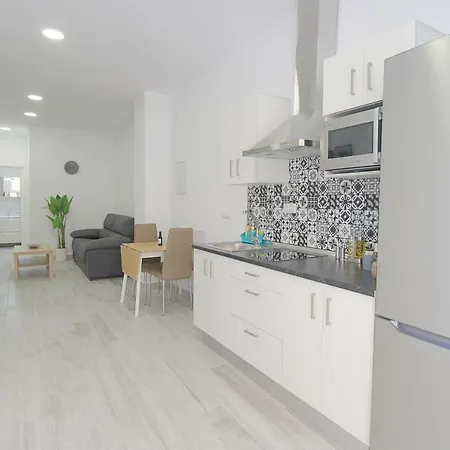 Central Bus And Train Station 3 Apartment